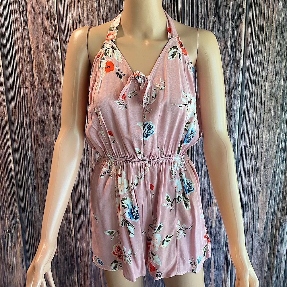 Kendall & Kylie size small pale baby pink white blue floral boho halter